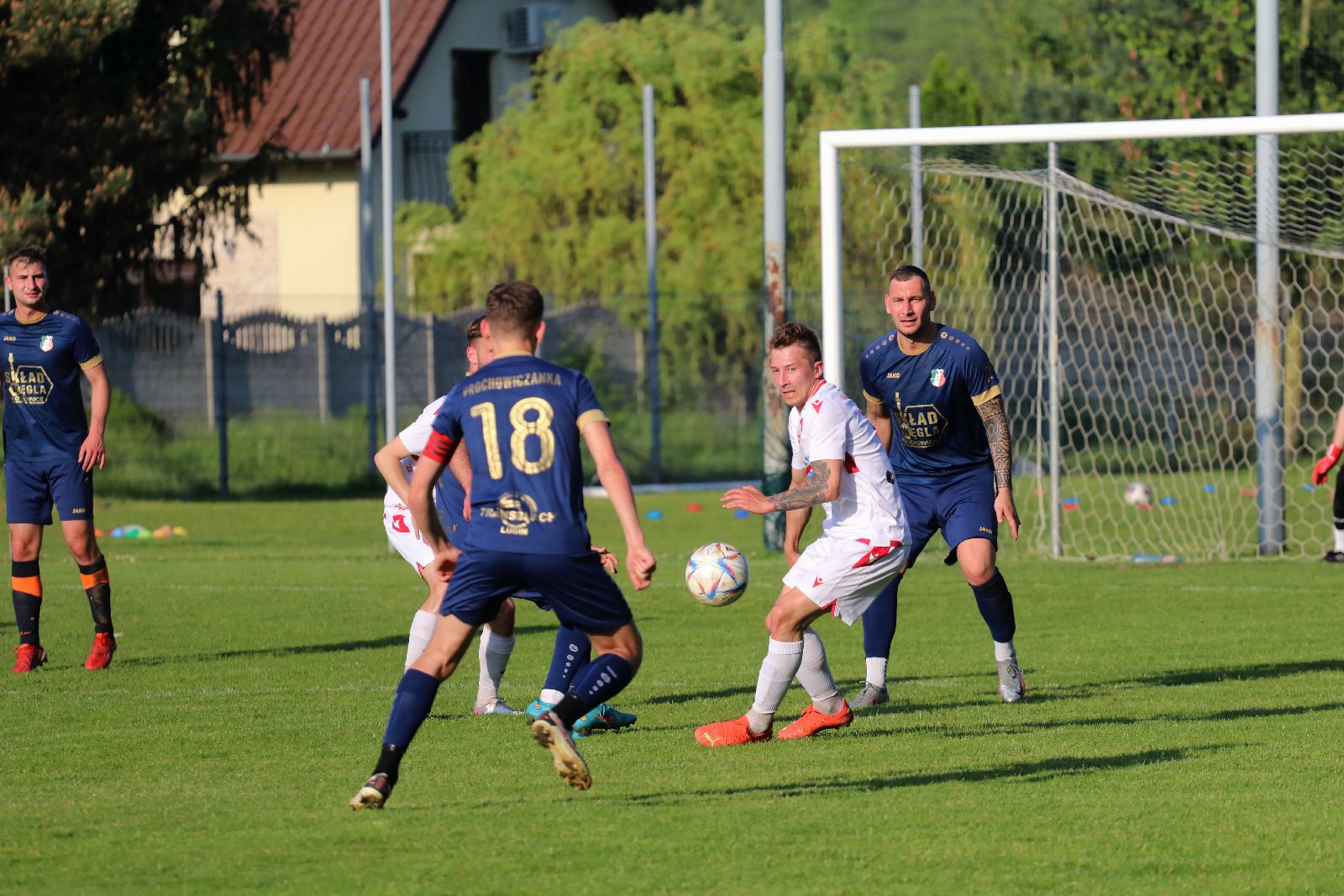 Remis w Kochlicach. Hat trick Dawida Stachowiaka z Iskry