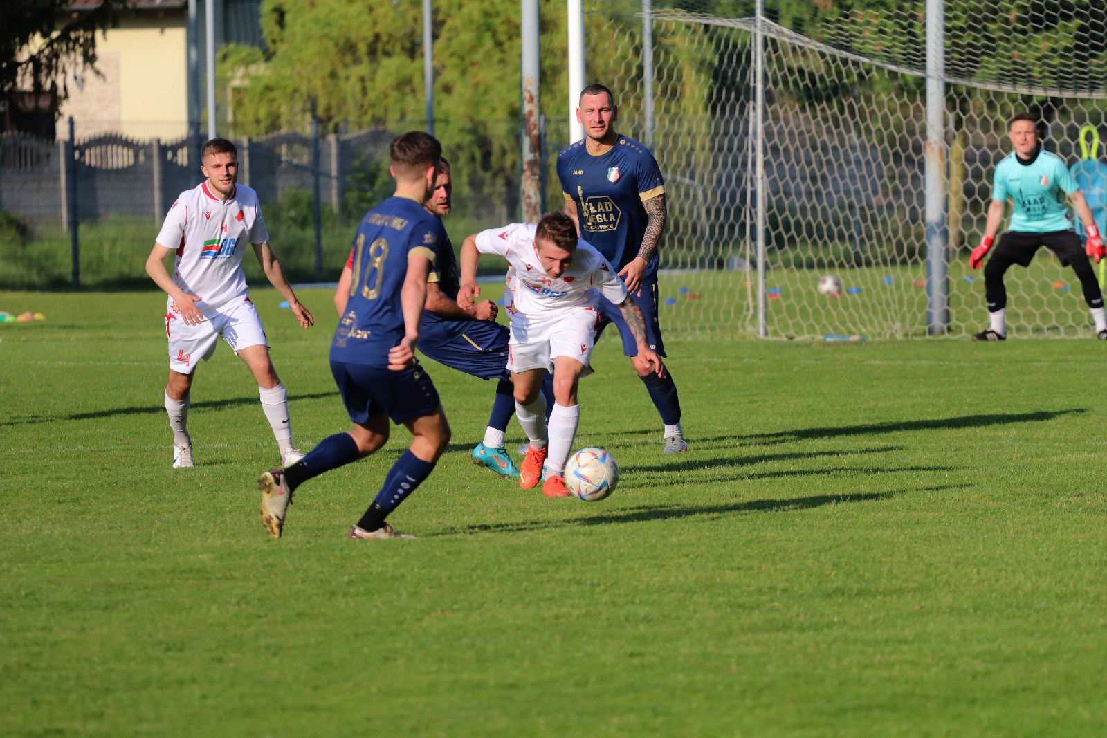 Remis w Kochlicach. Hat trick Dawida Stachowiaka z Iskry