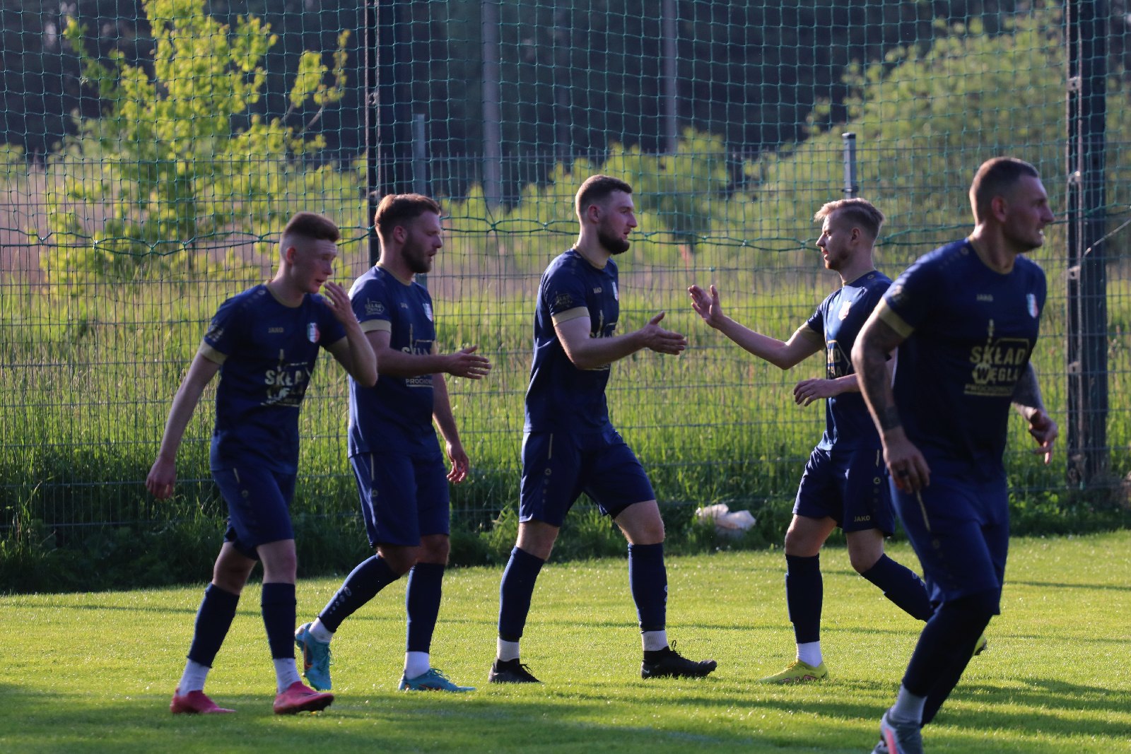 Remis w Kochlicach. Hat trick Dawida Stachowiaka z Iskry