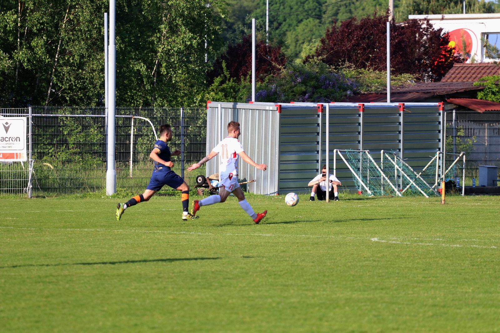 Remis w Kochlicach. Hat trick Dawida Stachowiaka z Iskry