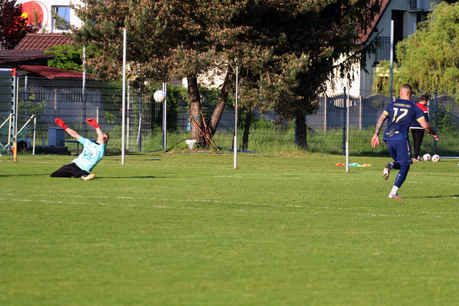 Remis w Kochlicach. Hat trick Dawida Stachowiaka z Iskry