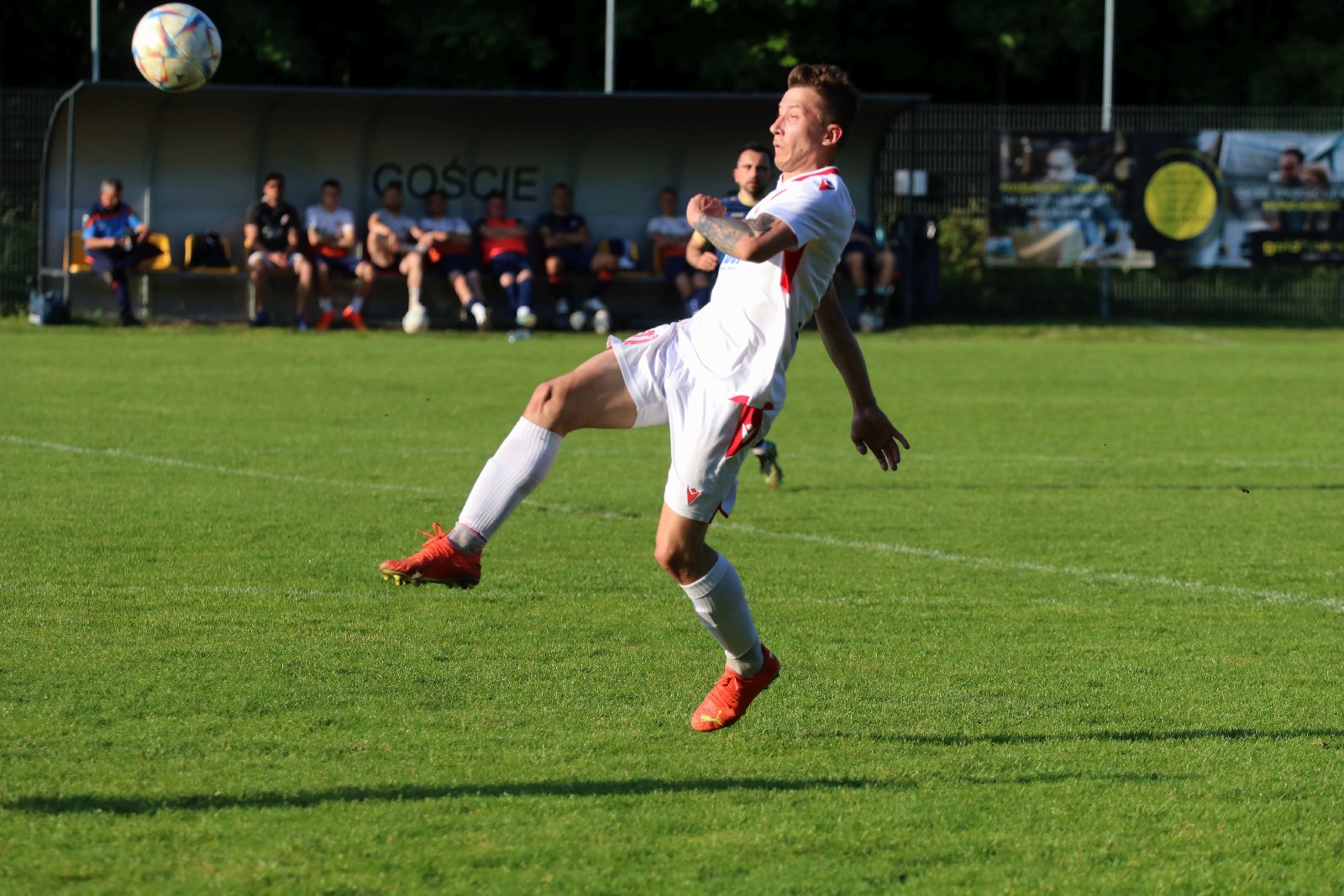 Remis w Kochlicach. Hat trick Dawida Stachowiaka z Iskry