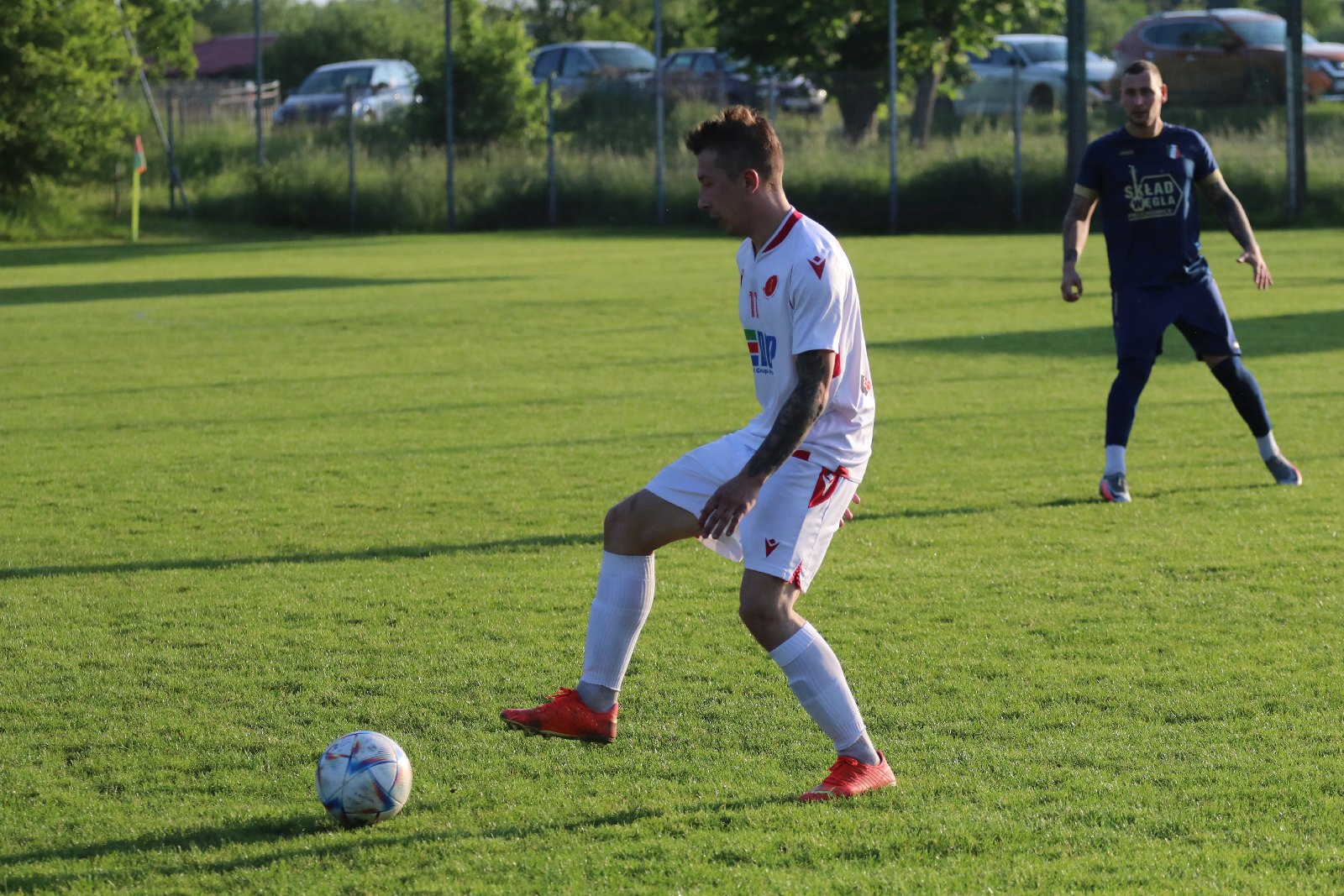 Remis w Kochlicach. Hat trick Dawida Stachowiaka z Iskry