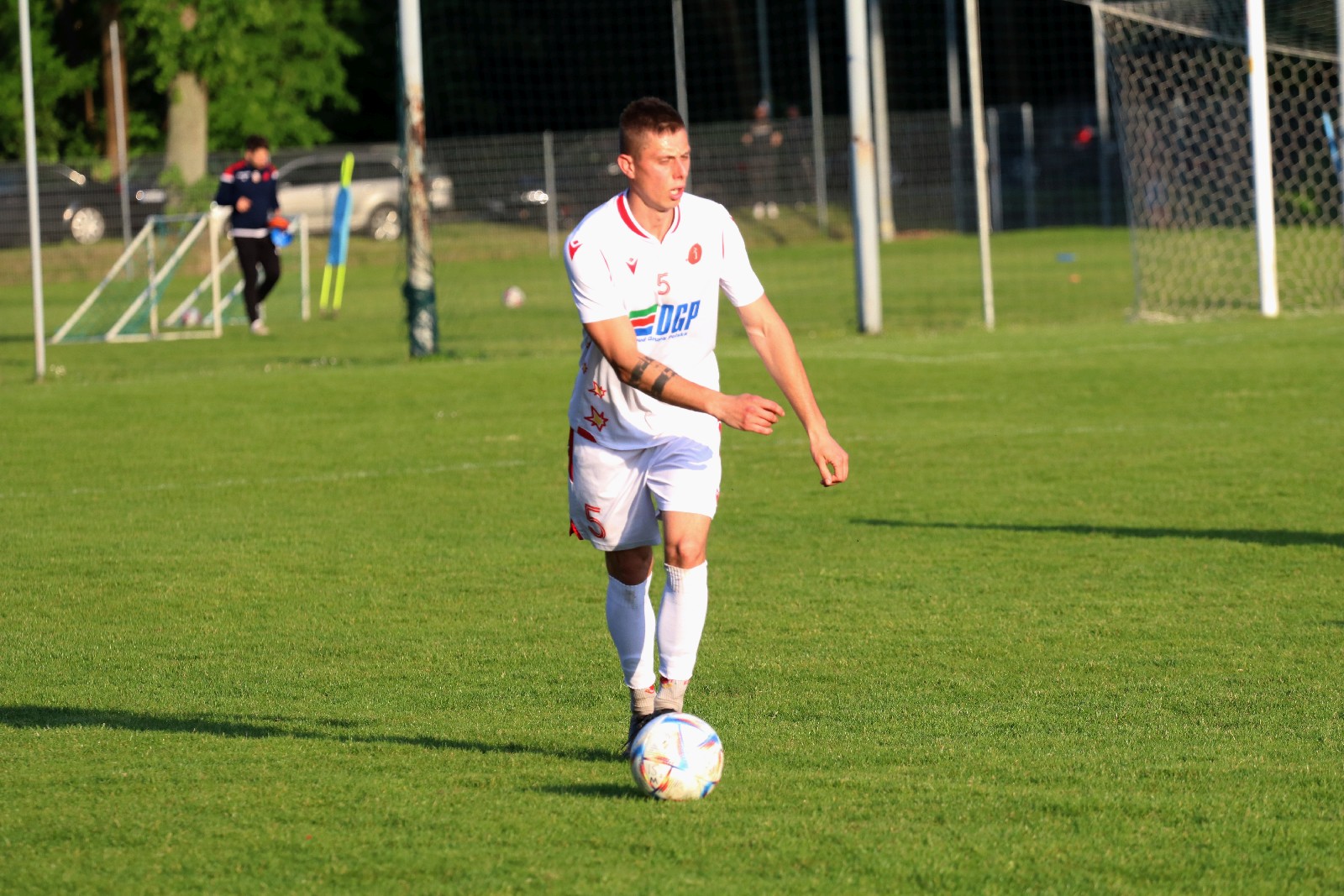 Remis w Kochlicach. Hat trick Dawida Stachowiaka z Iskry