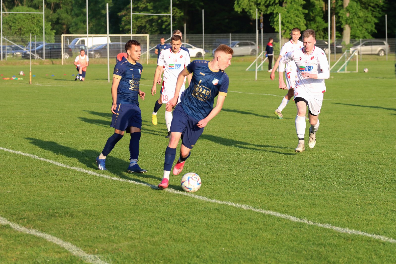 Remis w Kochlicach. Hat trick Dawida Stachowiaka z Iskry