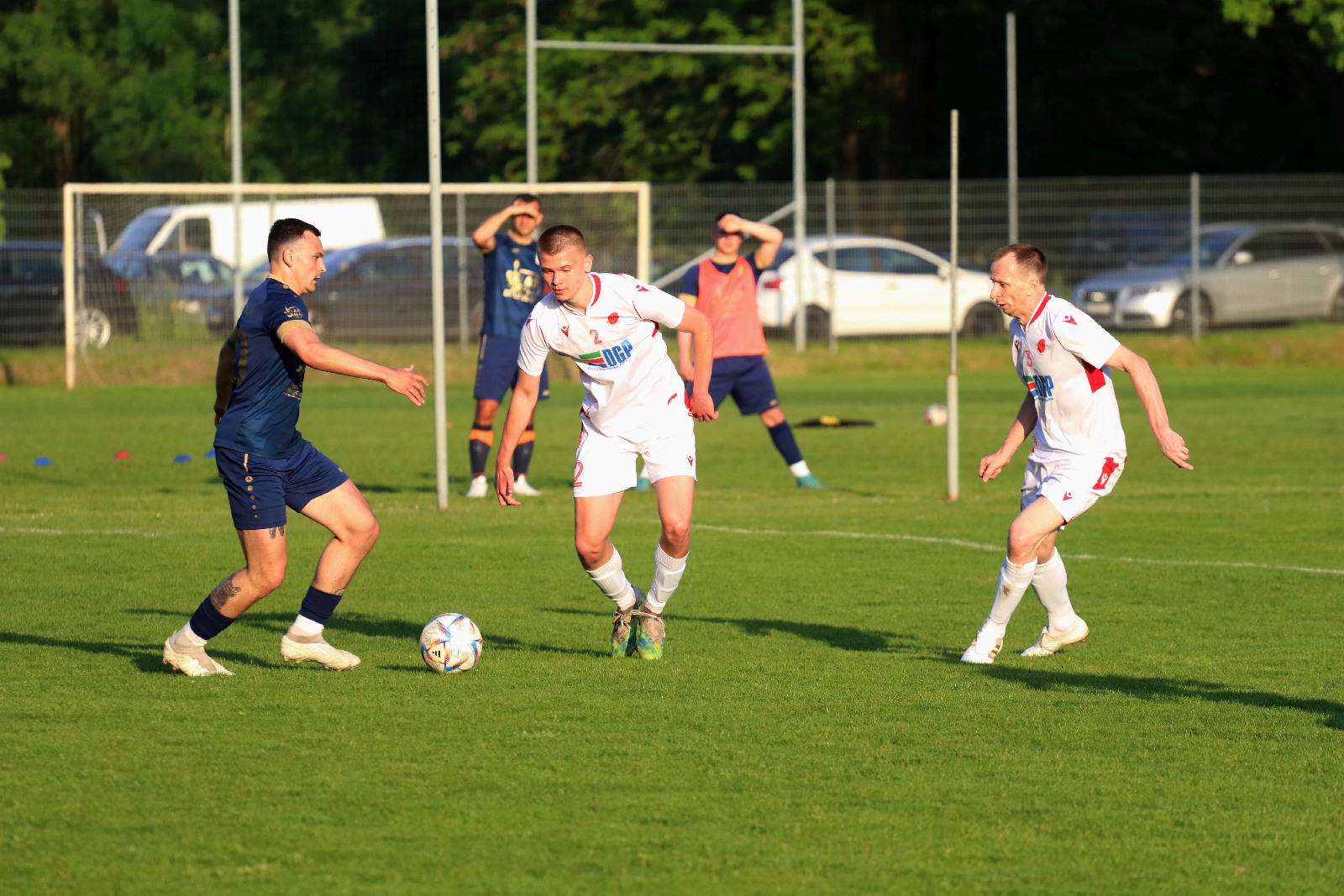 Remis w Kochlicach. Hat trick Dawida Stachowiaka z Iskry