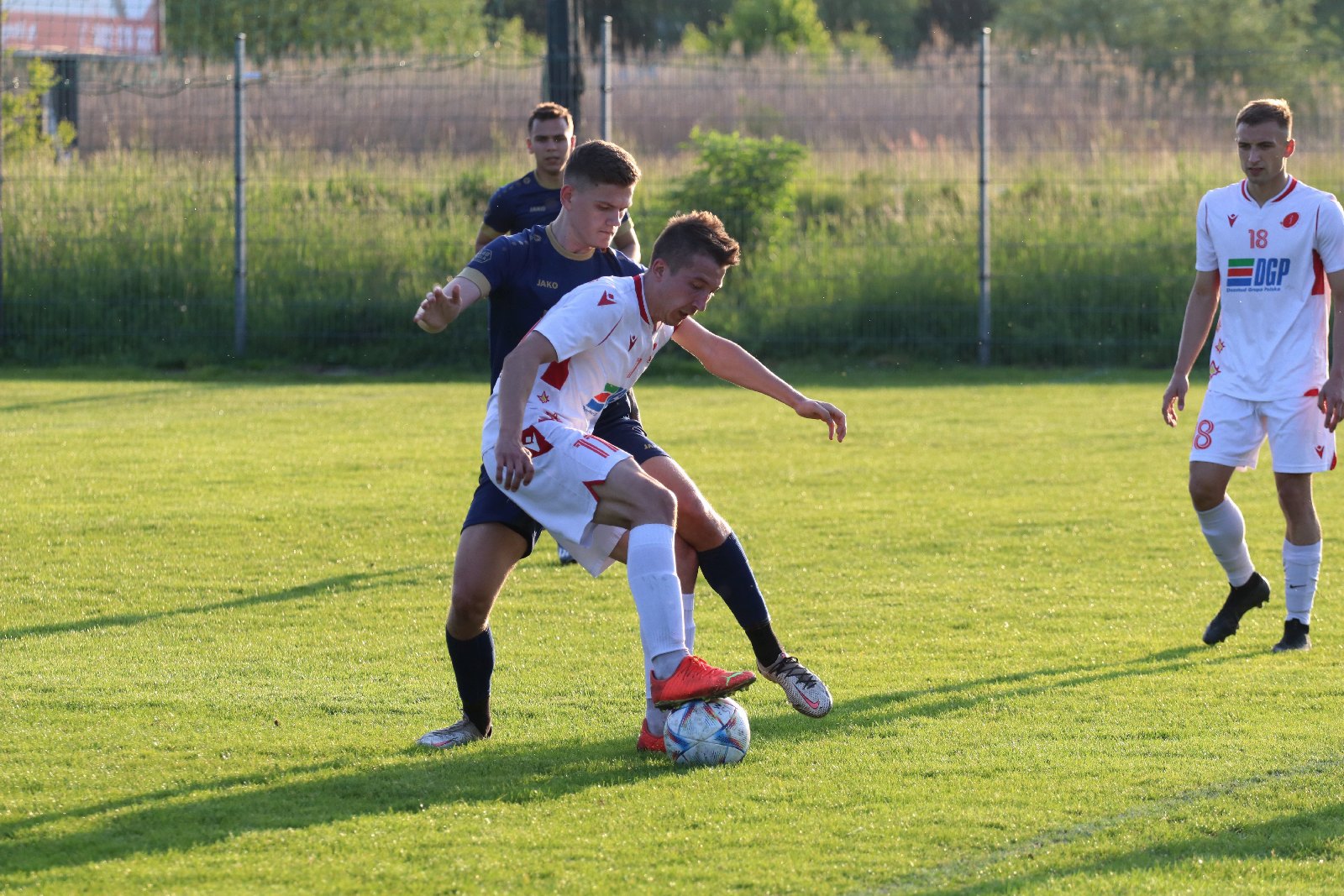 Remis w Kochlicach. Hat trick Dawida Stachowiaka z Iskry