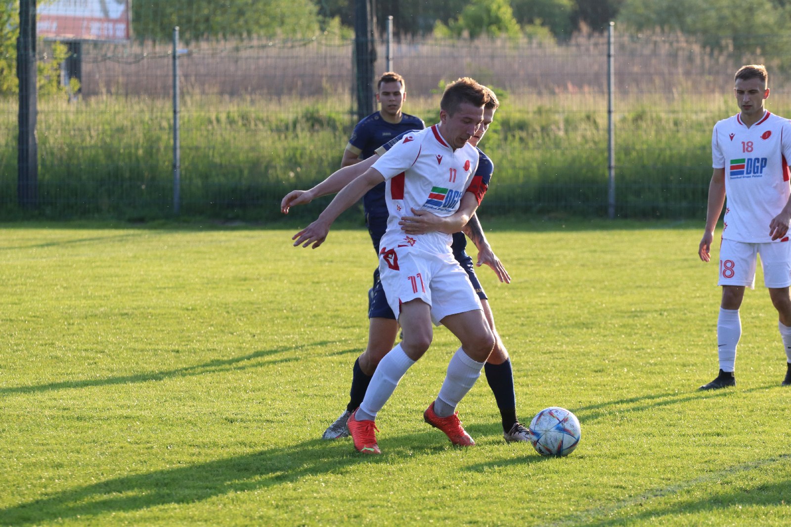 Remis w Kochlicach. Hat trick Dawida Stachowiaka z Iskry
