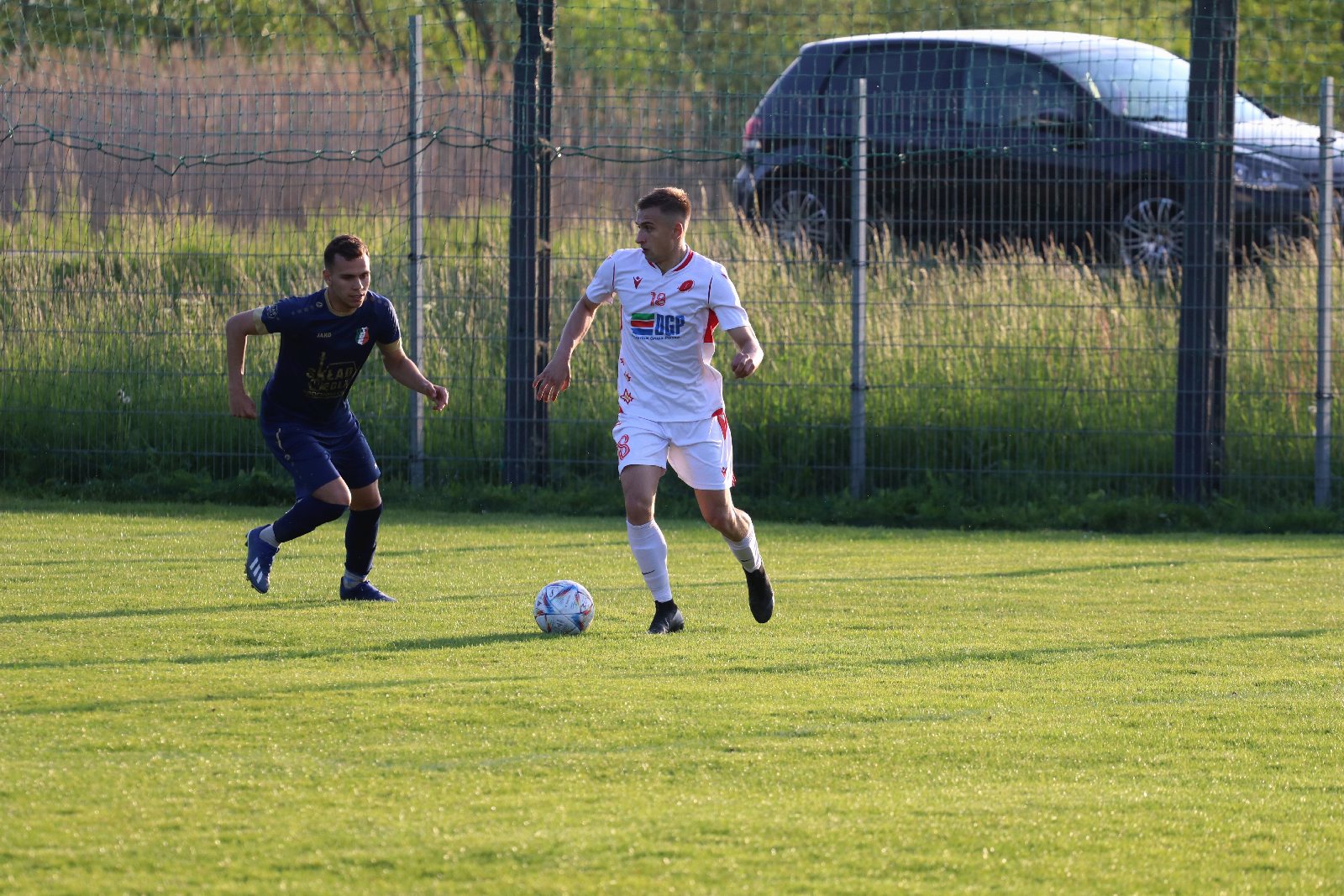 Remis w Kochlicach. Hat trick Dawida Stachowiaka z Iskry