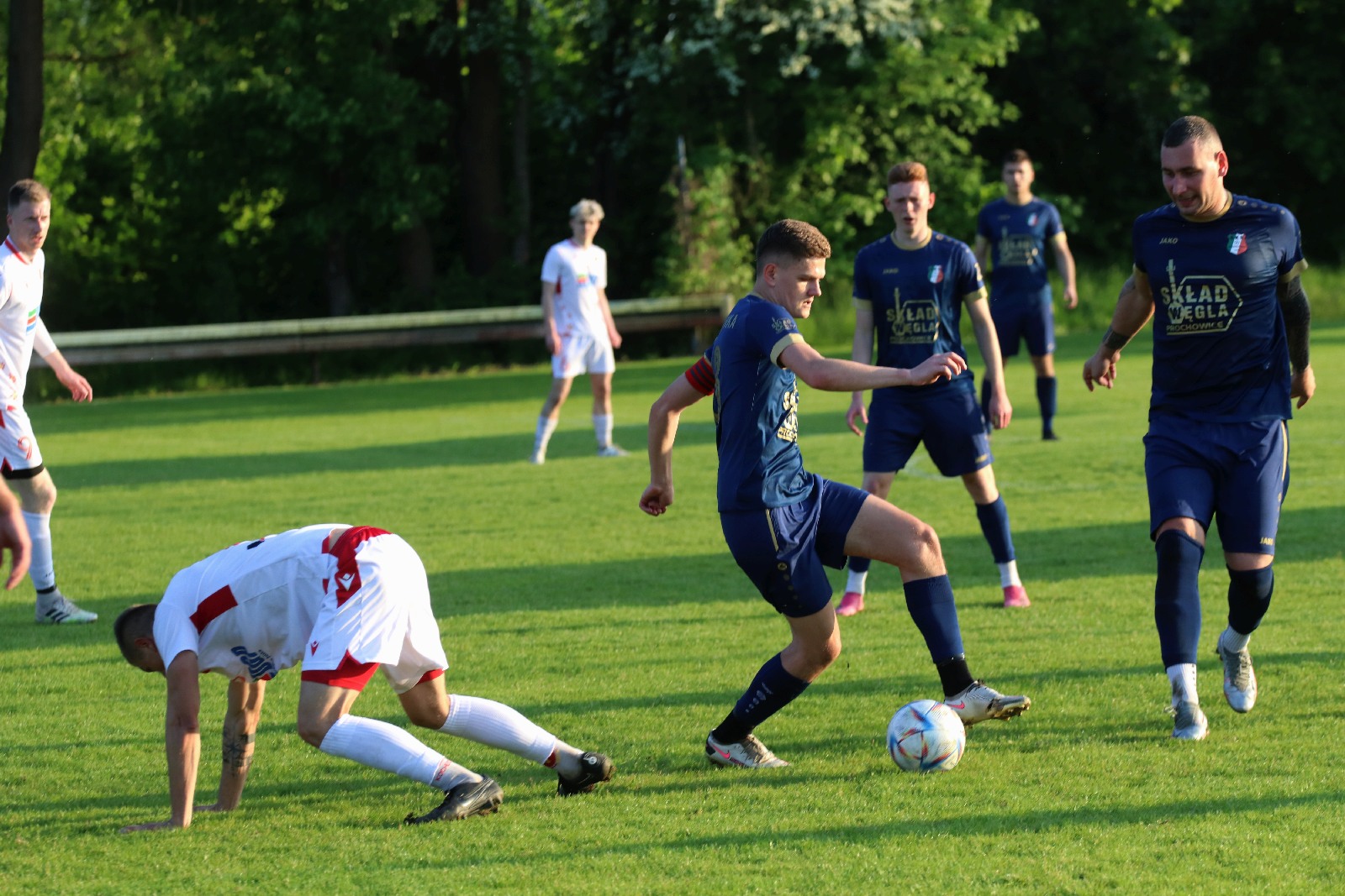 Remis w Kochlicach. Hat trick Dawida Stachowiaka z Iskry