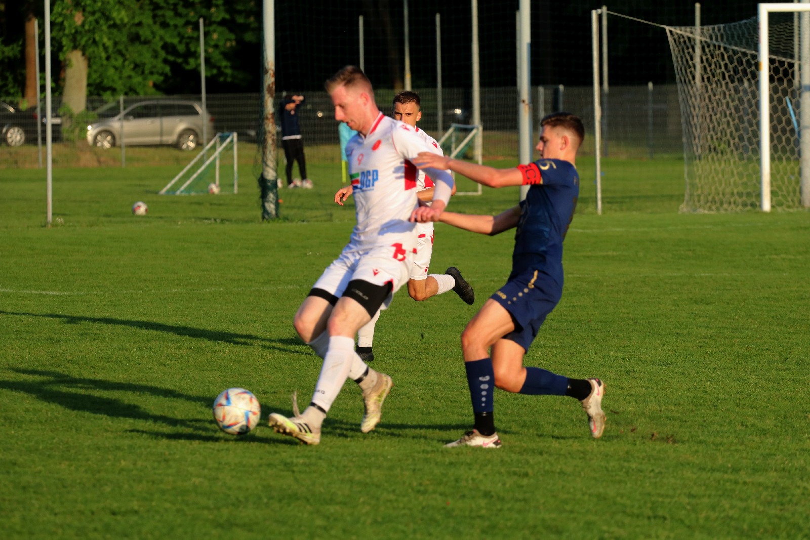 Remis w Kochlicach. Hat trick Dawida Stachowiaka z Iskry