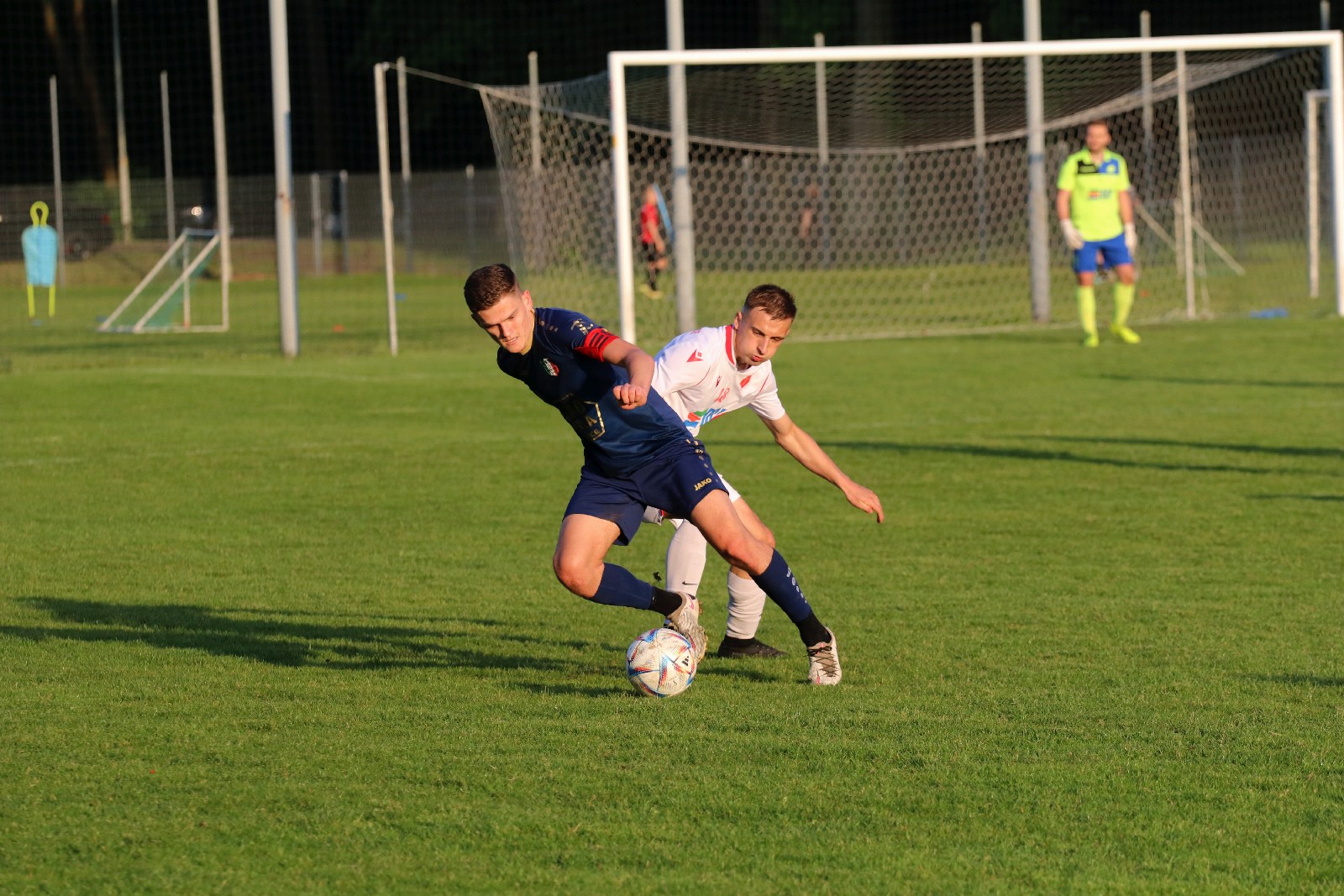 Remis w Kochlicach. Hat trick Dawida Stachowiaka z Iskry