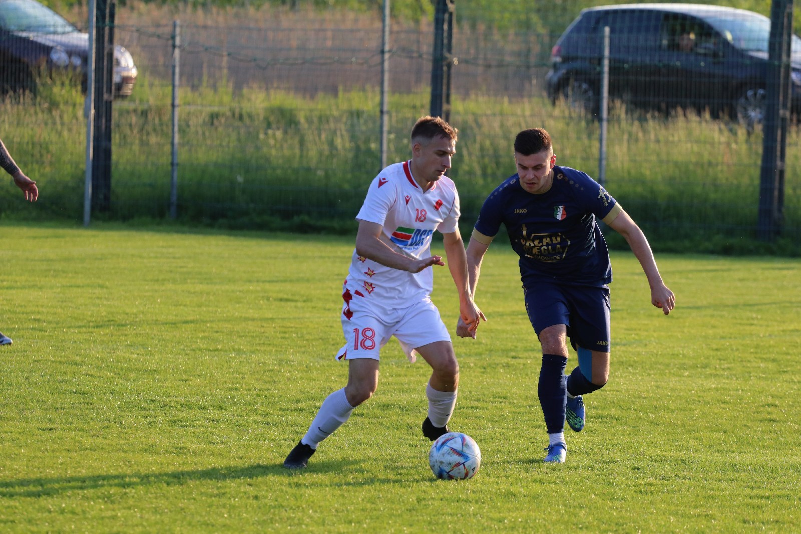 Remis w Kochlicach. Hat trick Dawida Stachowiaka z Iskry