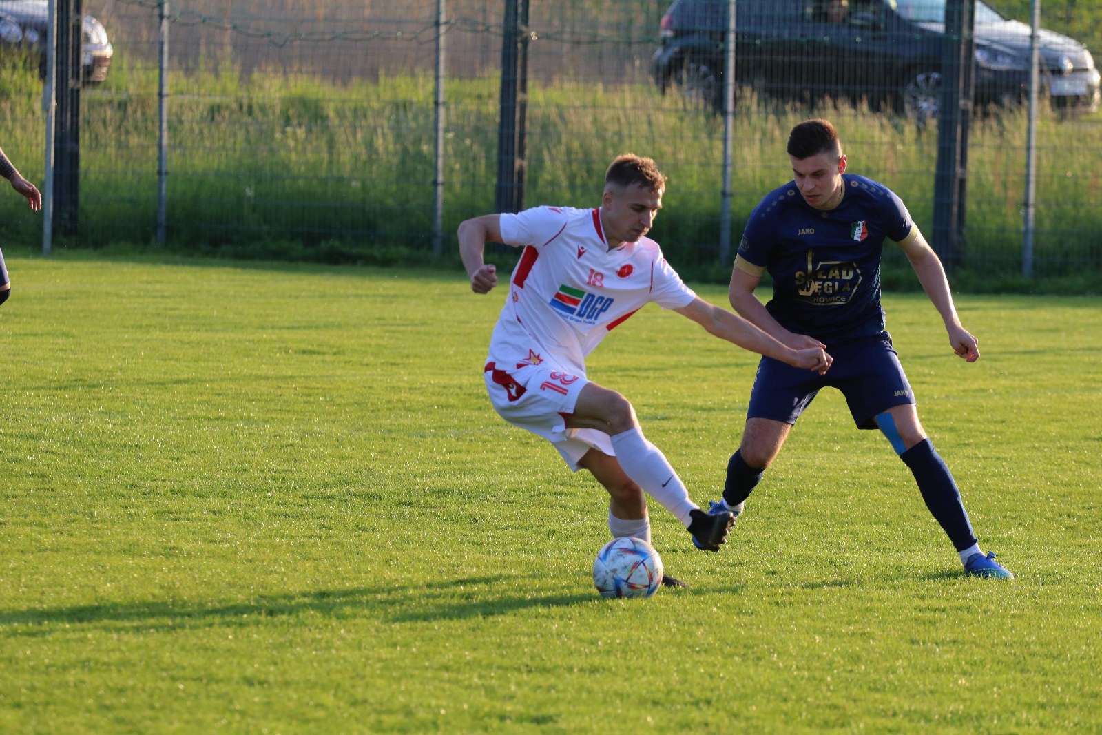 Remis w Kochlicach. Hat trick Dawida Stachowiaka z Iskry