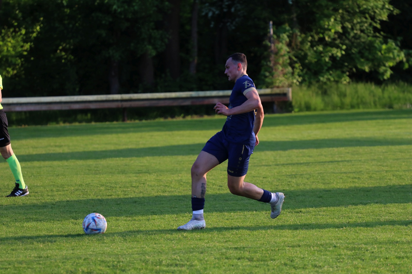 Remis w Kochlicach. Hat trick Dawida Stachowiaka z Iskry