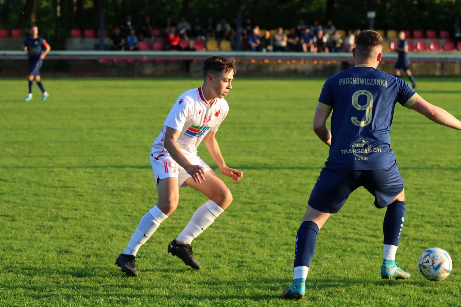 Remis w Kochlicach. Hat trick Dawida Stachowiaka z Iskry