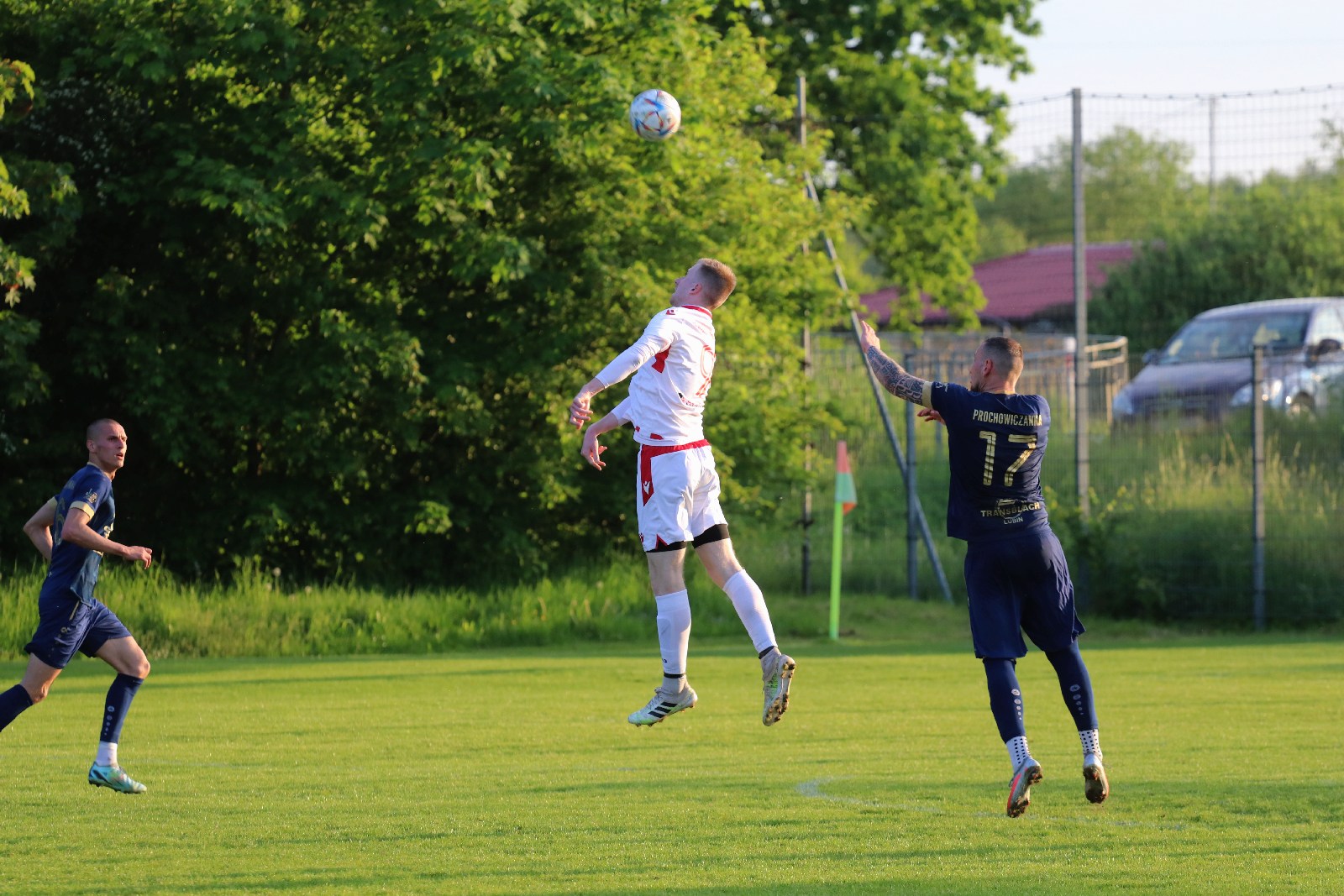 Remis w Kochlicach. Hat trick Dawida Stachowiaka z Iskry