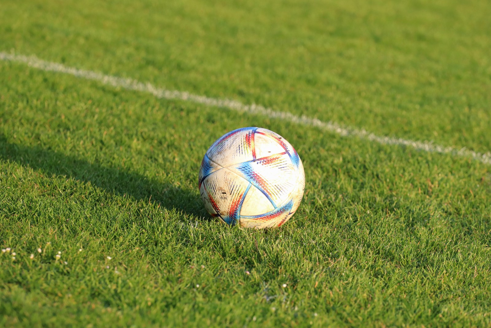 Remis w Kochlicach. Hat trick Dawida Stachowiaka z Iskry