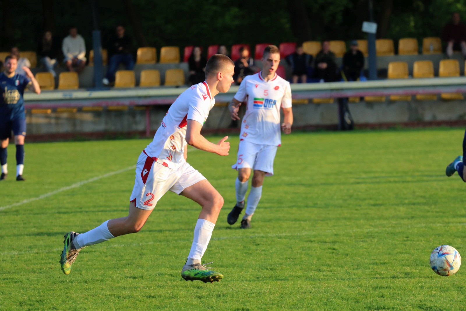 Remis w Kochlicach. Hat trick Dawida Stachowiaka z Iskry