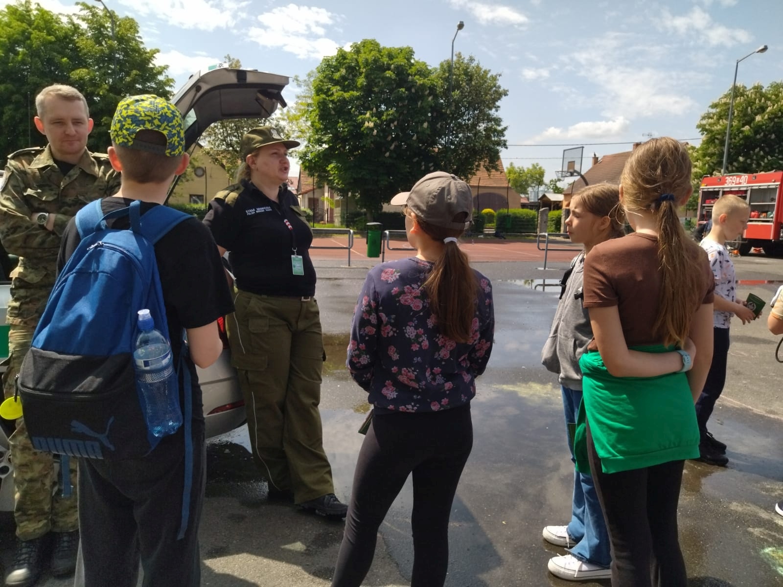 Piknik bezpieczeństwa na boisku Szkoły Podstawowej w Kunicach