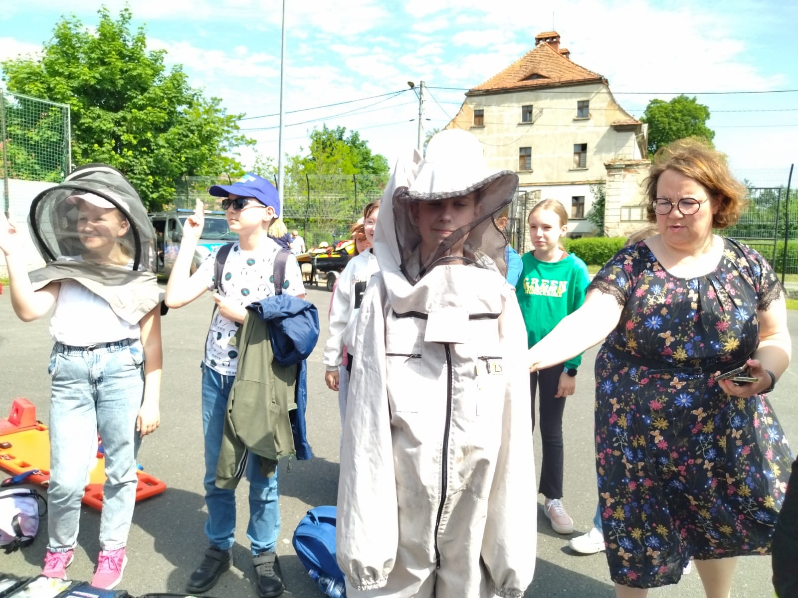 Piknik bezpieczeństwa na boisku Szkoły Podstawowej w Kunicach
