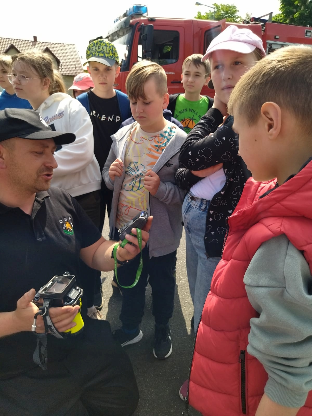 Piknik bezpieczeństwa na boisku Szkoły Podstawowej w Kunicach