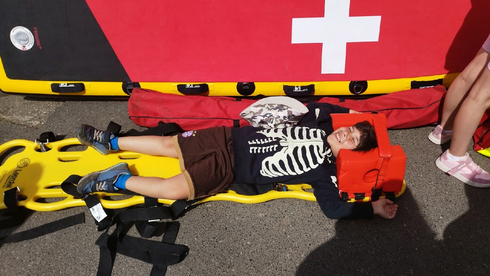 Piknik bezpieczeństwa na boisku Szkoły Podstawowej w Kunicach