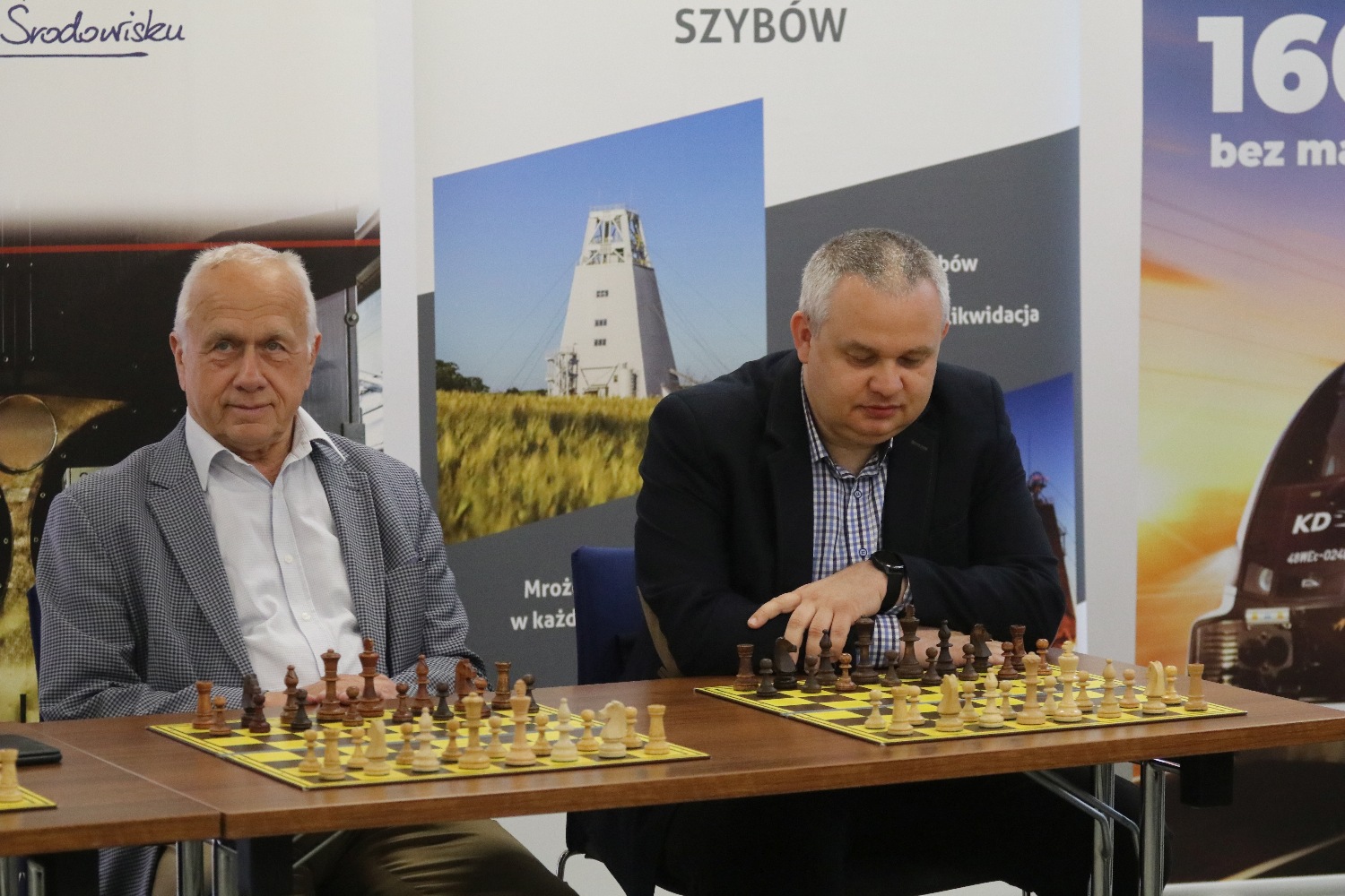 Symultana szachowa z Cherniaievem i wręczenie pucharów