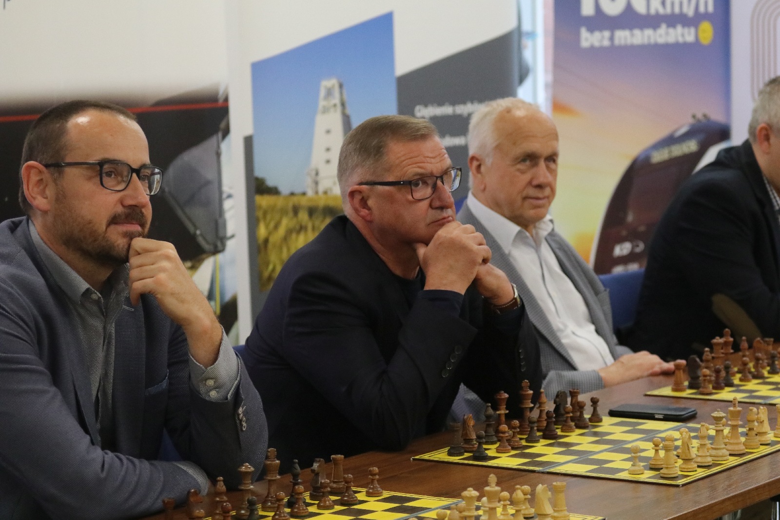 Symultana szachowa z Cherniaievem i wręczenie pucharów