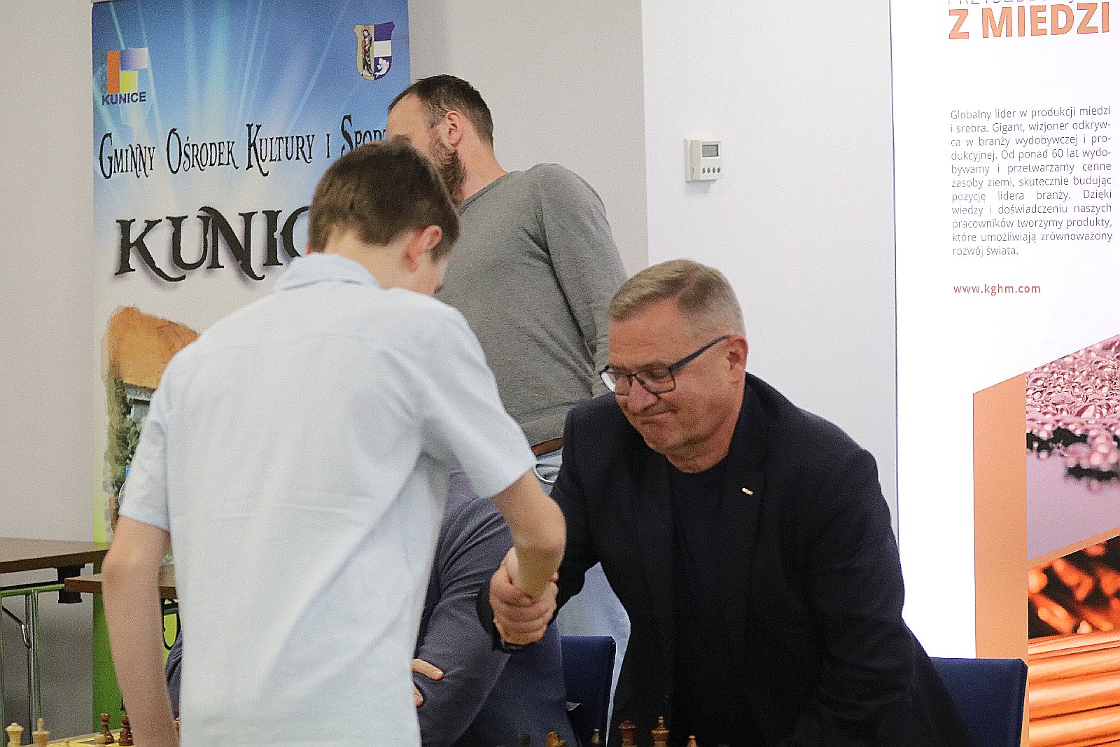 Symultana szachowa z Cherniaievem i wręczenie pucharów