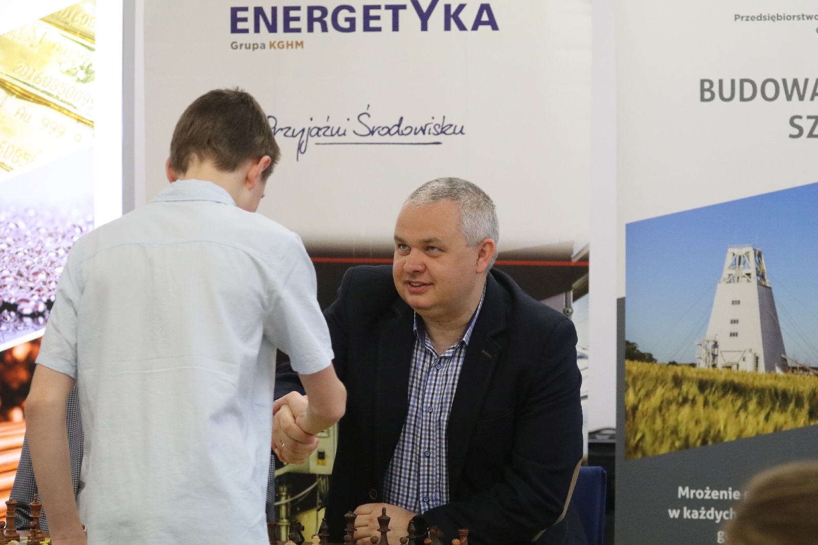 Symultana szachowa z Cherniaievem i wręczenie pucharów