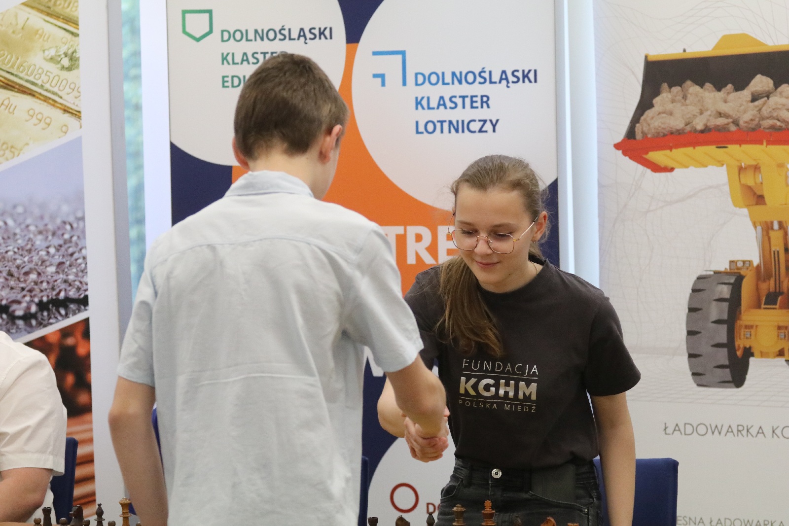 Symultana szachowa z Cherniaievem i wręczenie pucharów