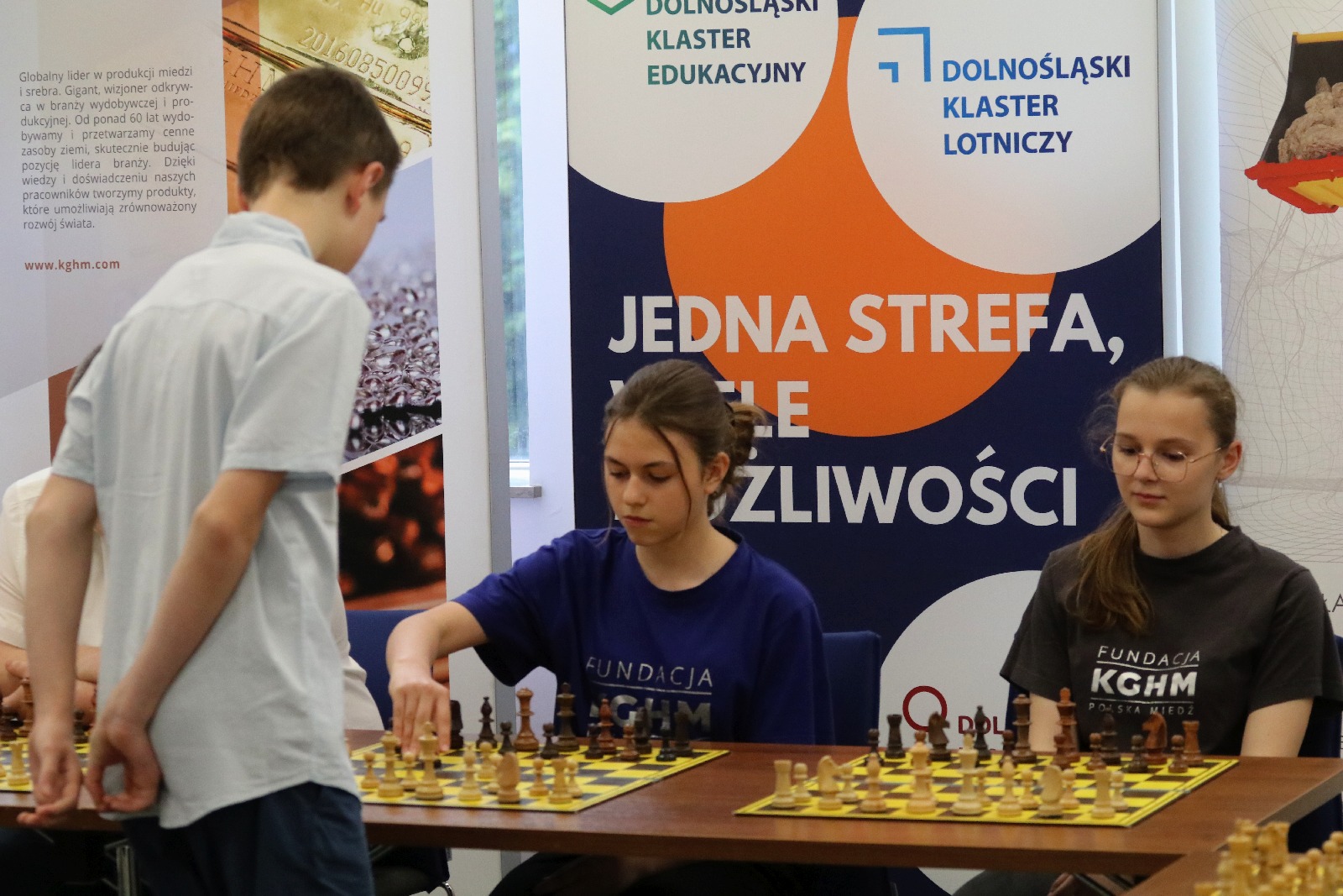 Symultana szachowa z Cherniaievem i wręczenie pucharów