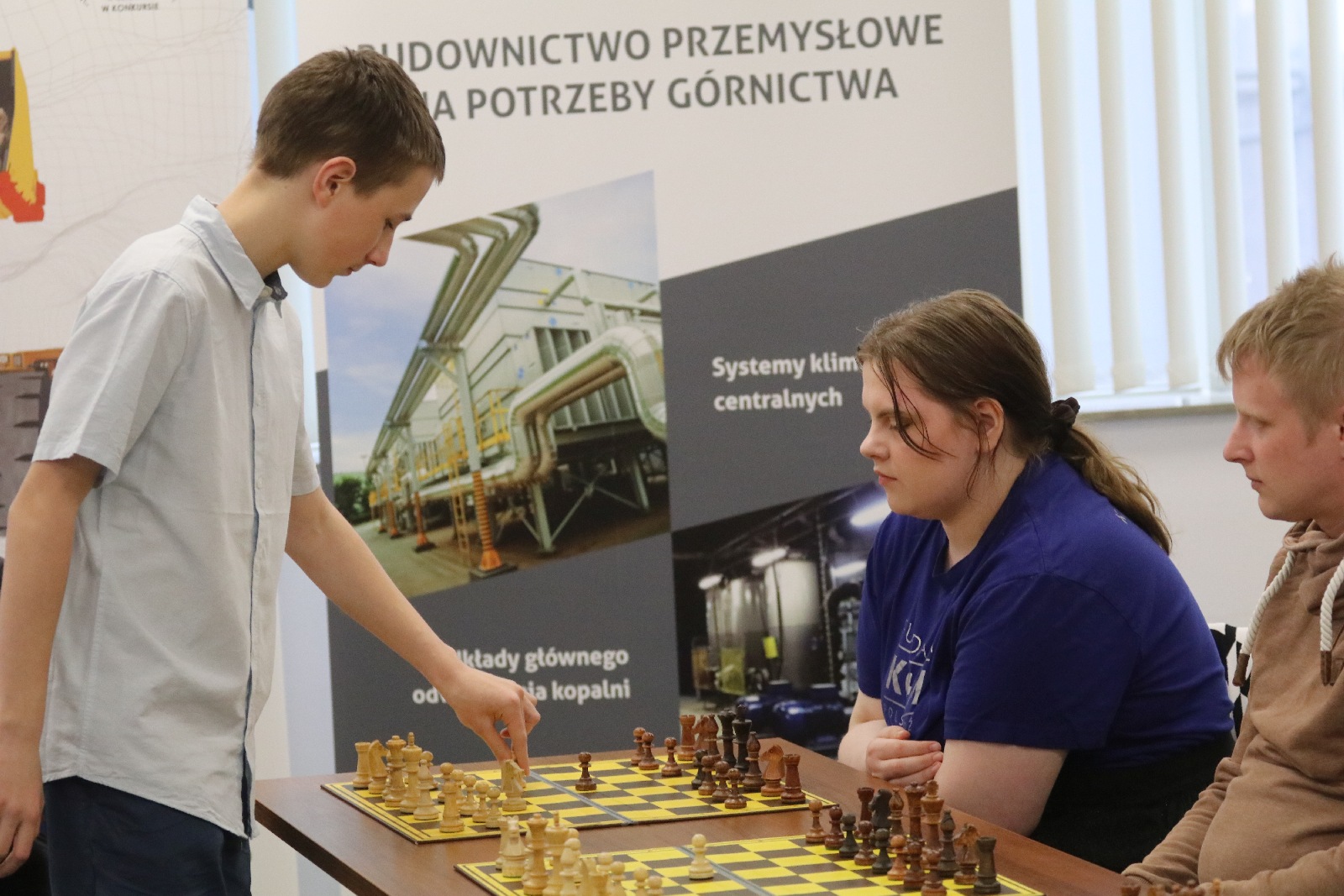 Symultana szachowa z Cherniaievem i wręczenie pucharów