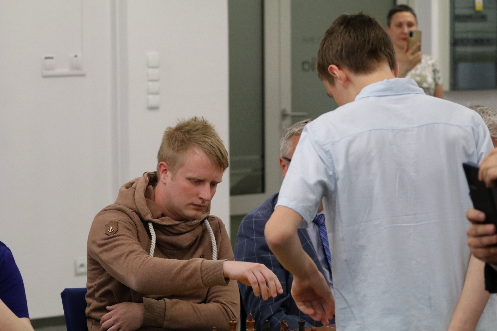 Symultana szachowa z Cherniaievem i wręczenie pucharów