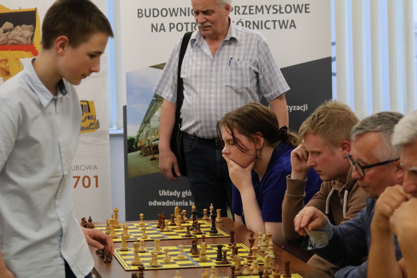 Symultana szachowa z Cherniaievem i wręczenie pucharów