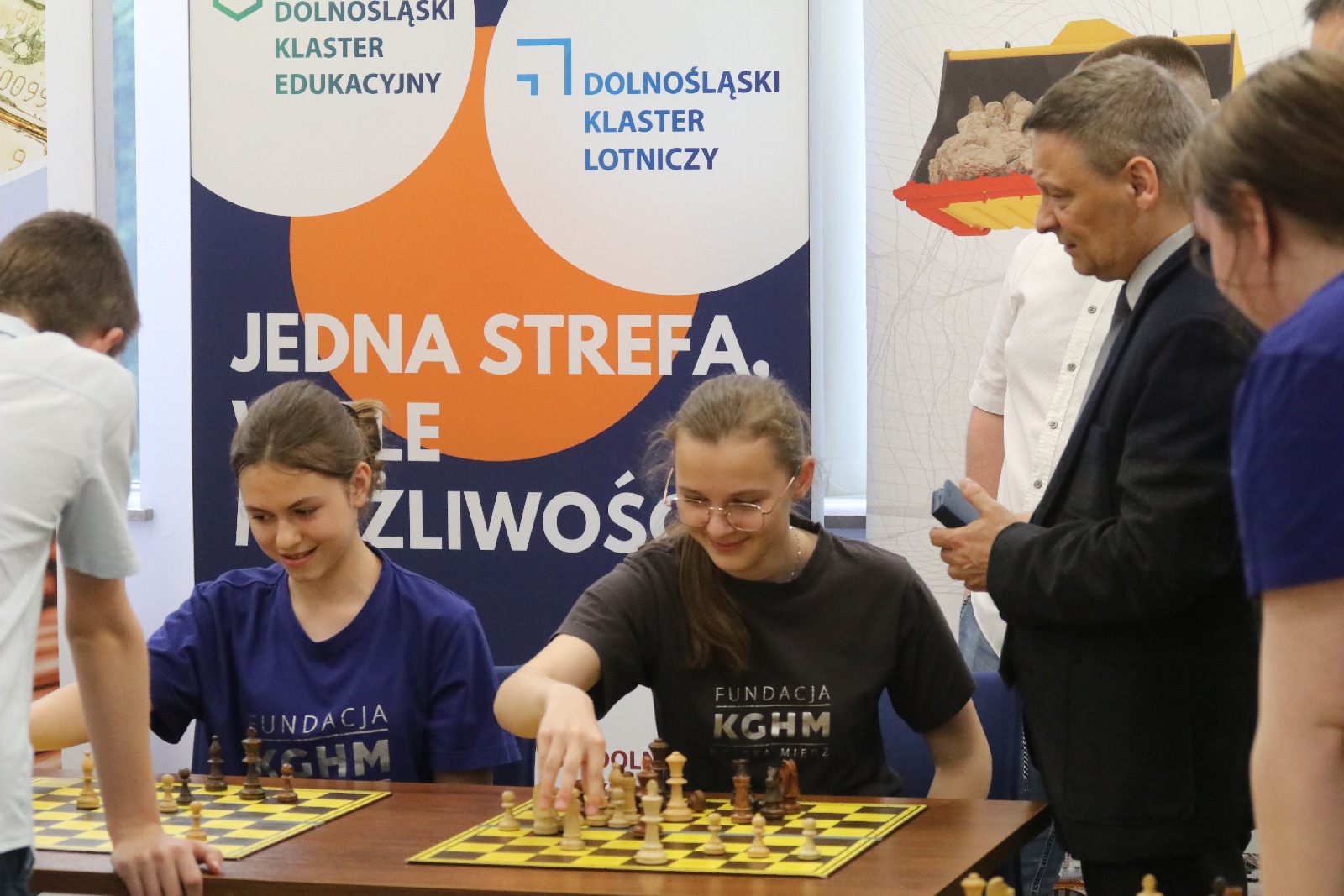 Symultana szachowa z Cherniaievem i wręczenie pucharów