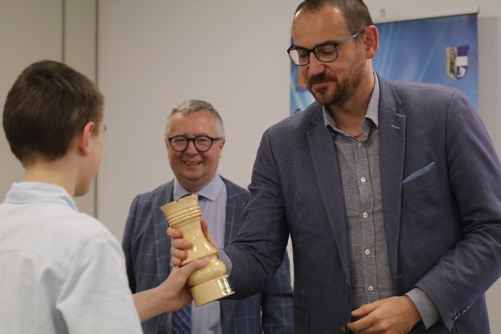 Symultana szachowa z Cherniaievem i wręczenie pucharów