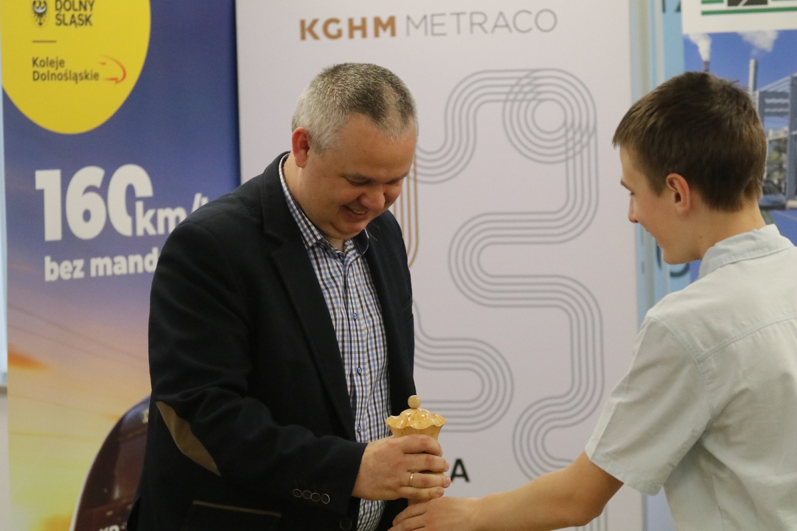 Symultana szachowa z Cherniaievem i wręczenie pucharów