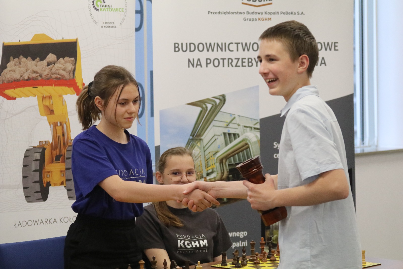Symultana szachowa z Cherniaievem i wręczenie pucharów