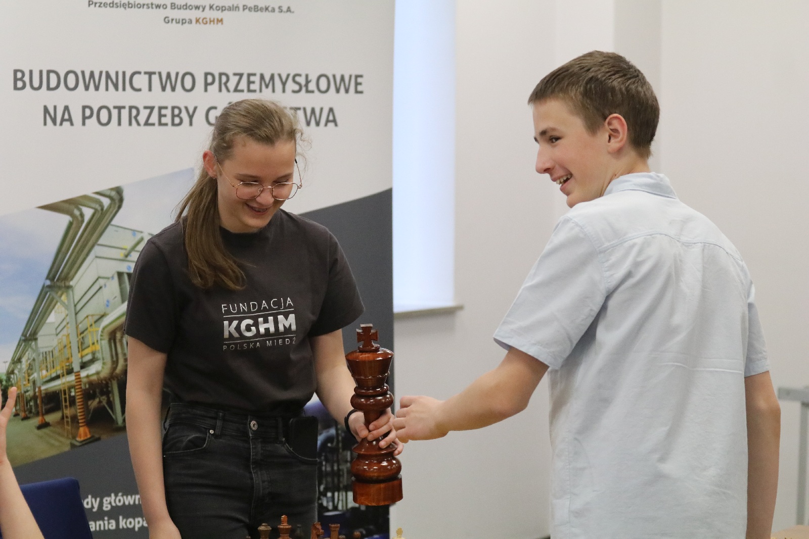 Symultana szachowa z Cherniaievem i wręczenie pucharów