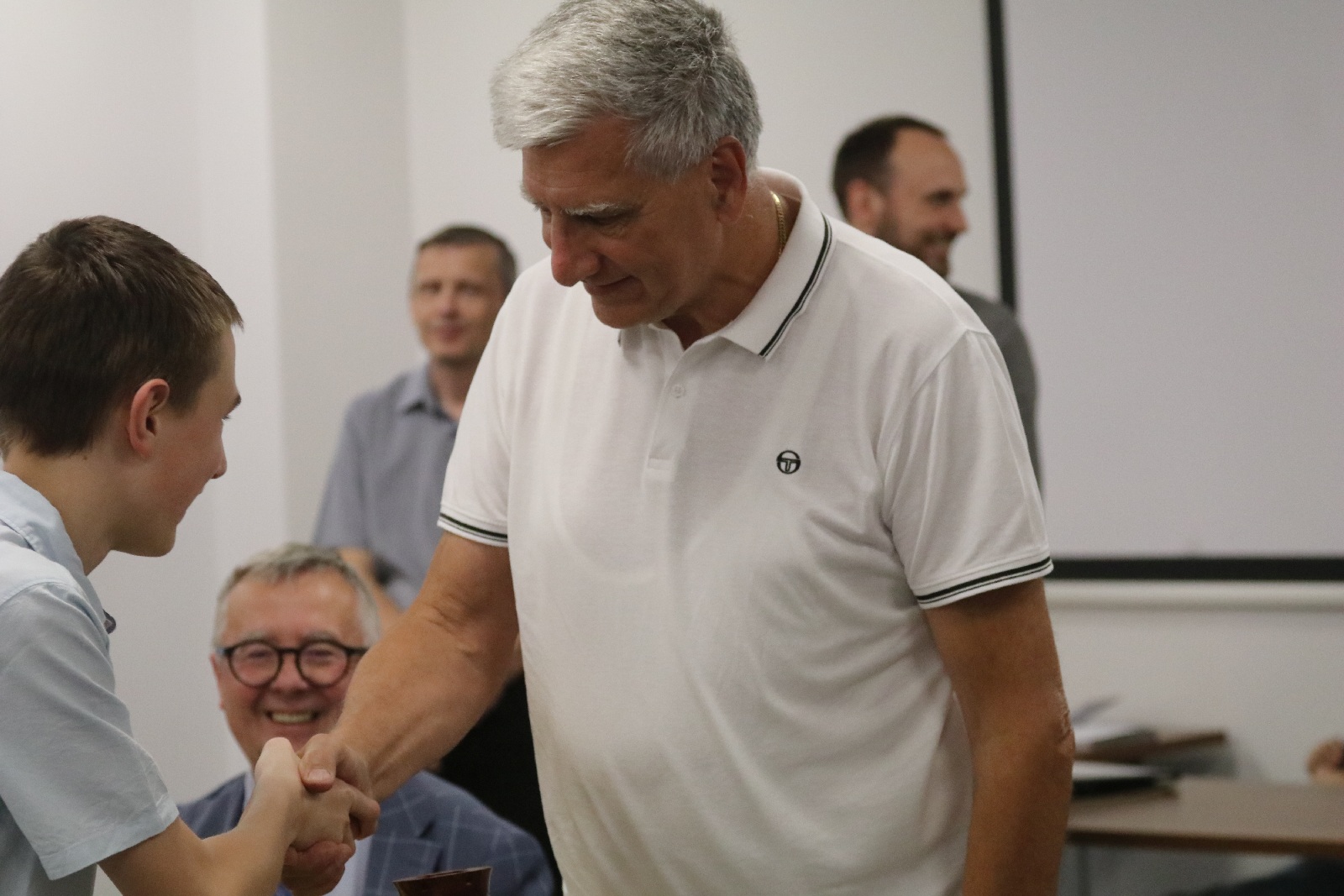 Symultana szachowa z Cherniaievem i wręczenie pucharów
