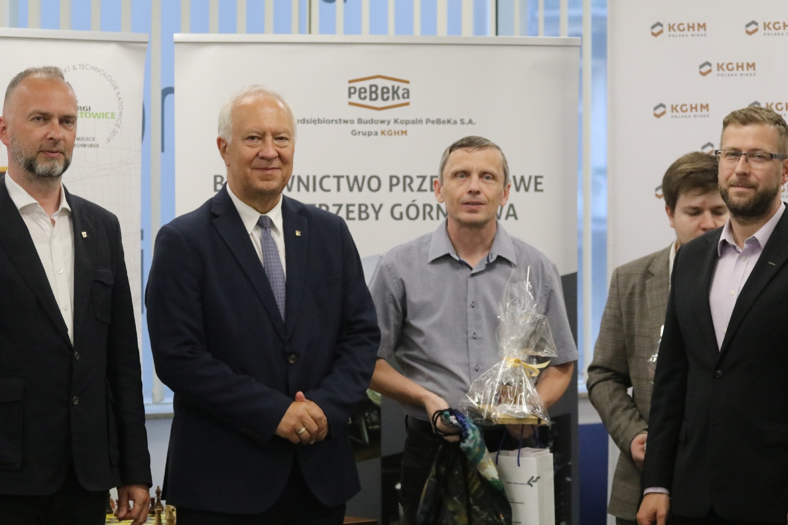 Symultana szachowa z Cherniaievem i wręczenie pucharów