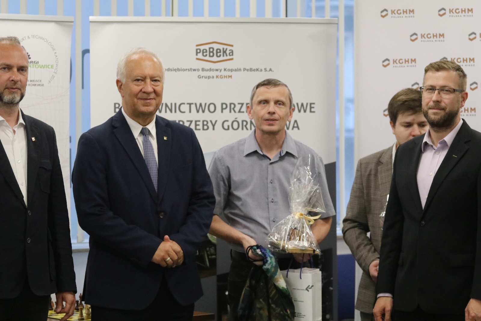 Symultana szachowa z Cherniaievem i wręczenie pucharów