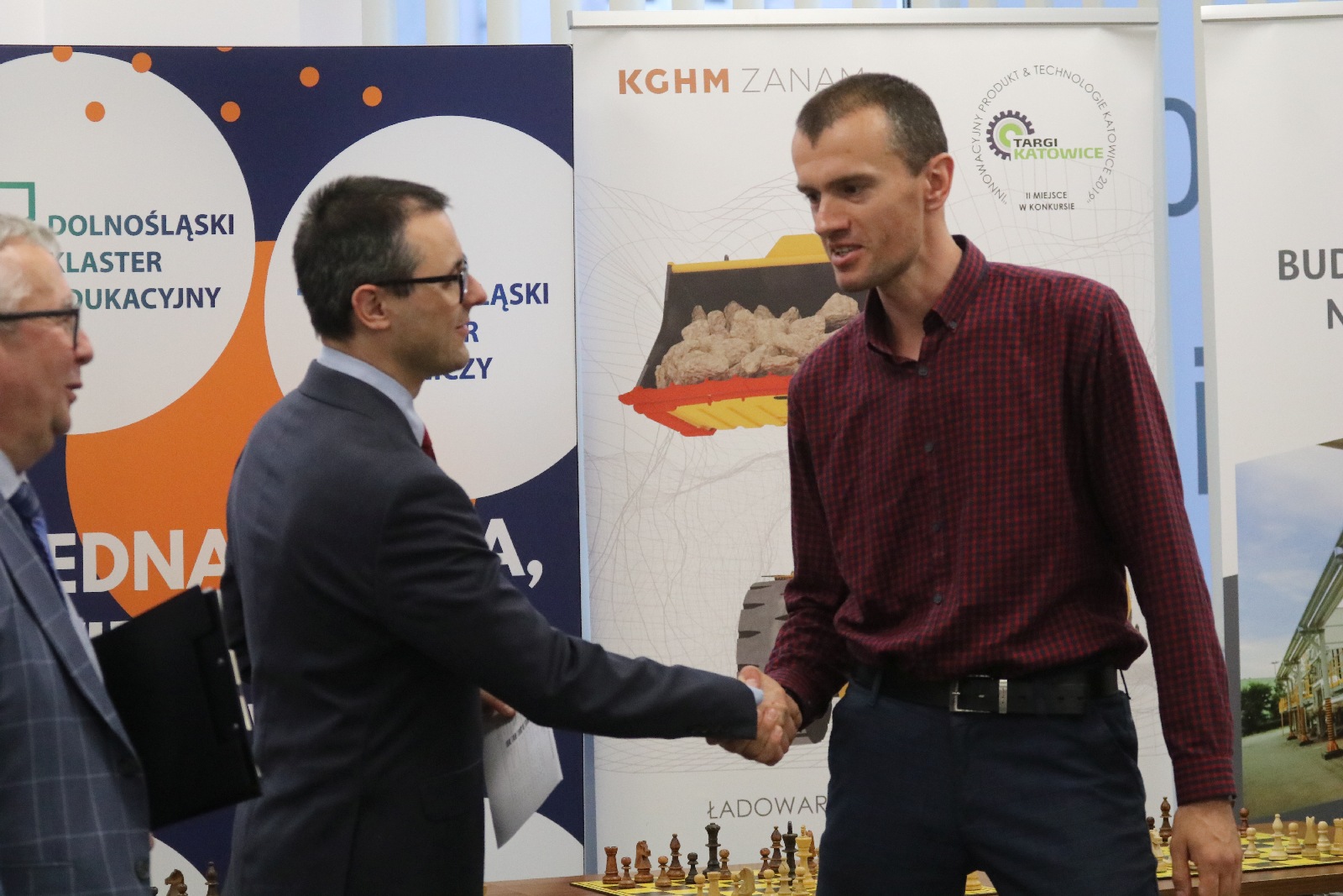 Symultana szachowa z Cherniaievem i wręczenie pucharów