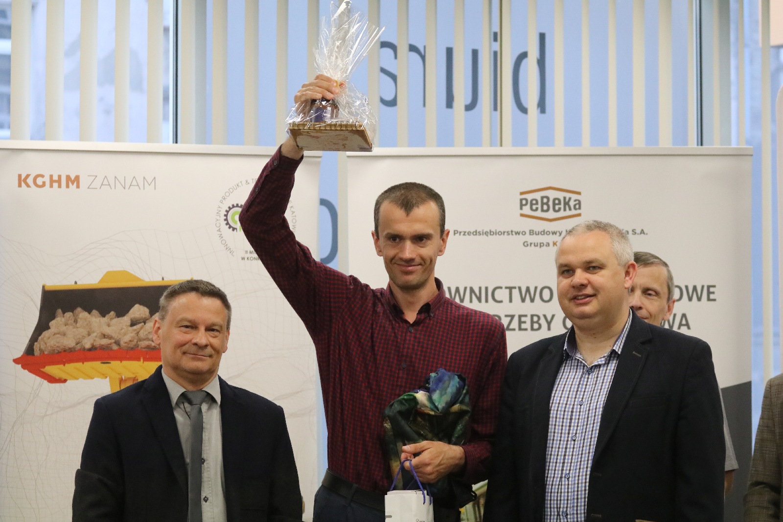 Symultana szachowa z Cherniaievem i wręczenie pucharów