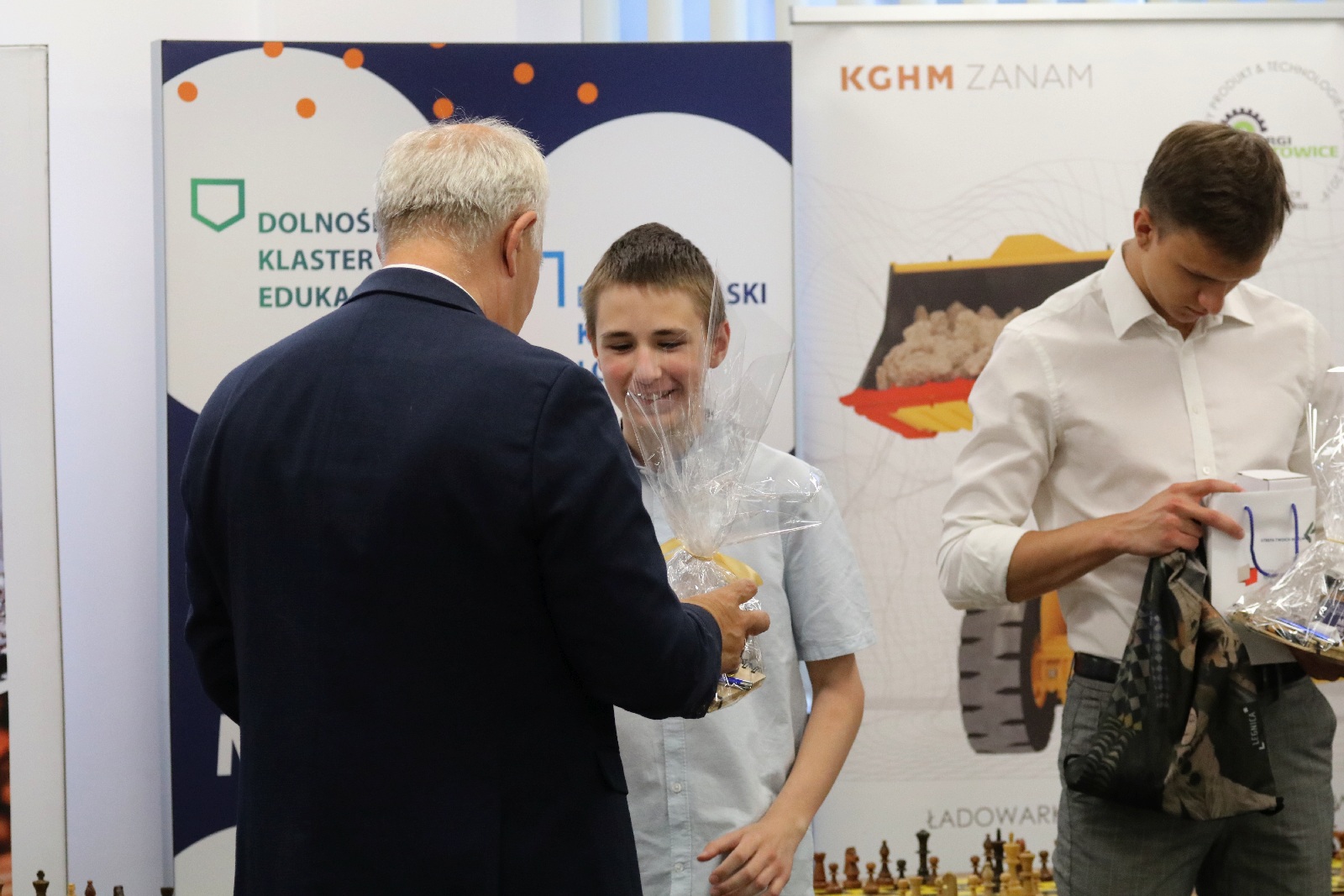 Symultana szachowa z Cherniaievem i wręczenie pucharów
