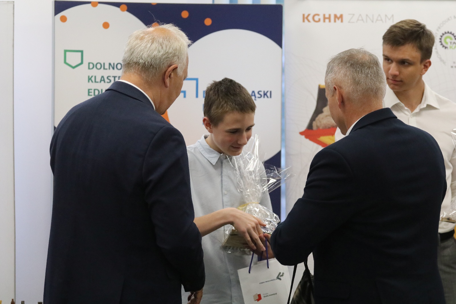 Symultana szachowa z Cherniaievem i wręczenie pucharów