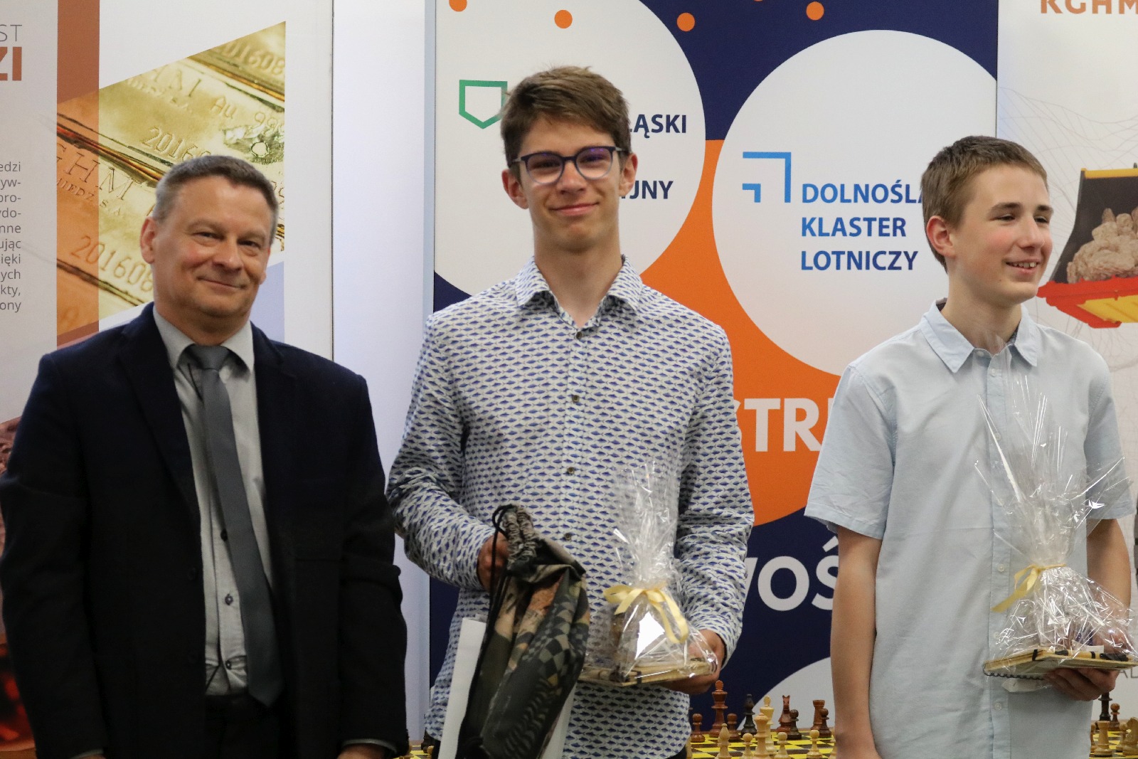 Symultana szachowa z Cherniaievem i wręczenie pucharów