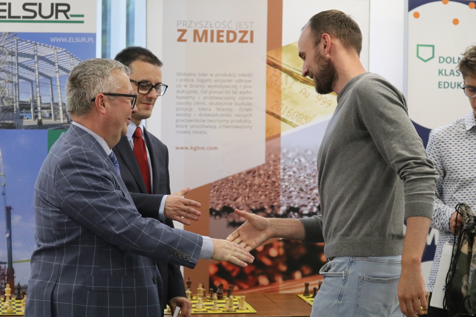 Symultana szachowa z Cherniaievem i wręczenie pucharów
